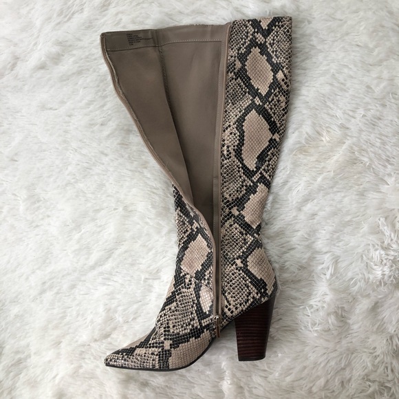 CROWN & IVY • Azalea Snake Skin Animal Pattern Stacked Heel Boots Size 9.5 - Picture 12 of 16